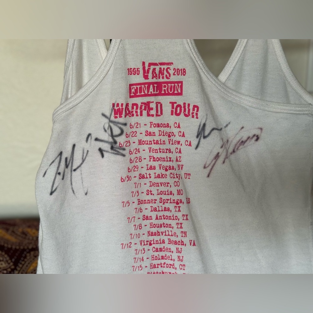 🎸 2018 Warped Tour Signed tank top 🗺️